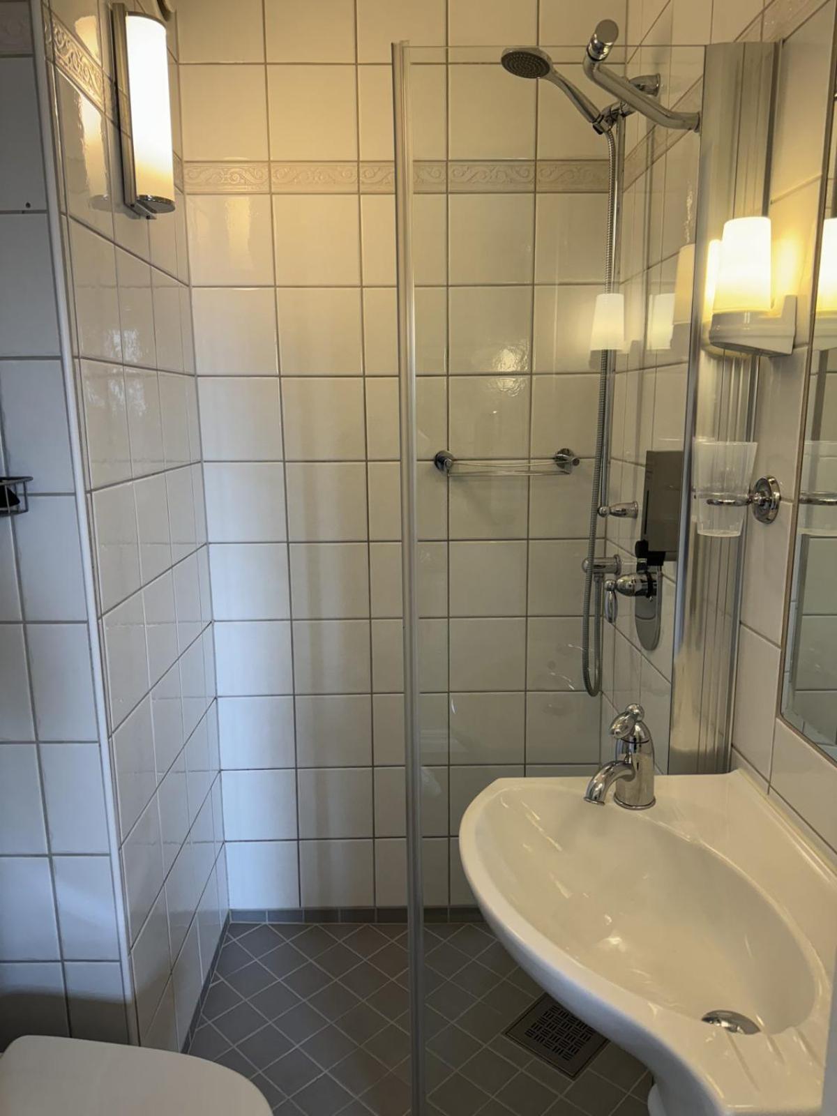 Hotel Tanum Gestgifveri Танумшеде Екстериор снимка